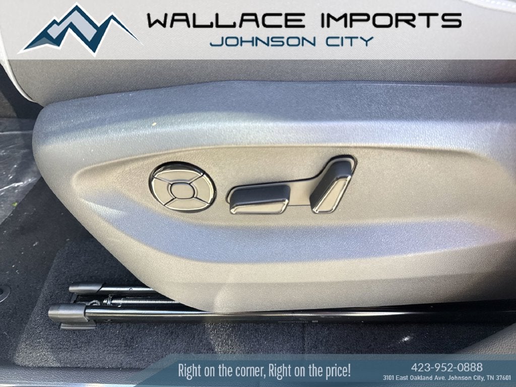 2027 Volkswagen Atlas 2.0T SE w/ Technology