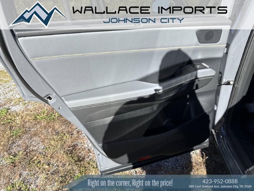 2027 Volkswagen Atlas 2.0T SE w/ Technology