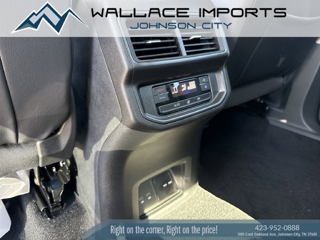 2027 Volkswagen Atlas 2.0T SE w/ Technology