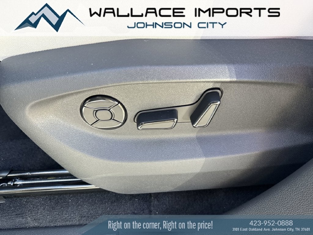 2027 Volkswagen Atlas 2.0T SE w/ Technology