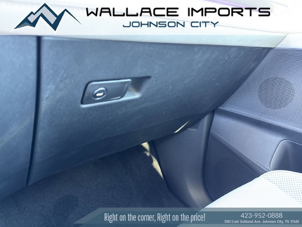 2027 Volkswagen Atlas 2.0T SE w/ Technology