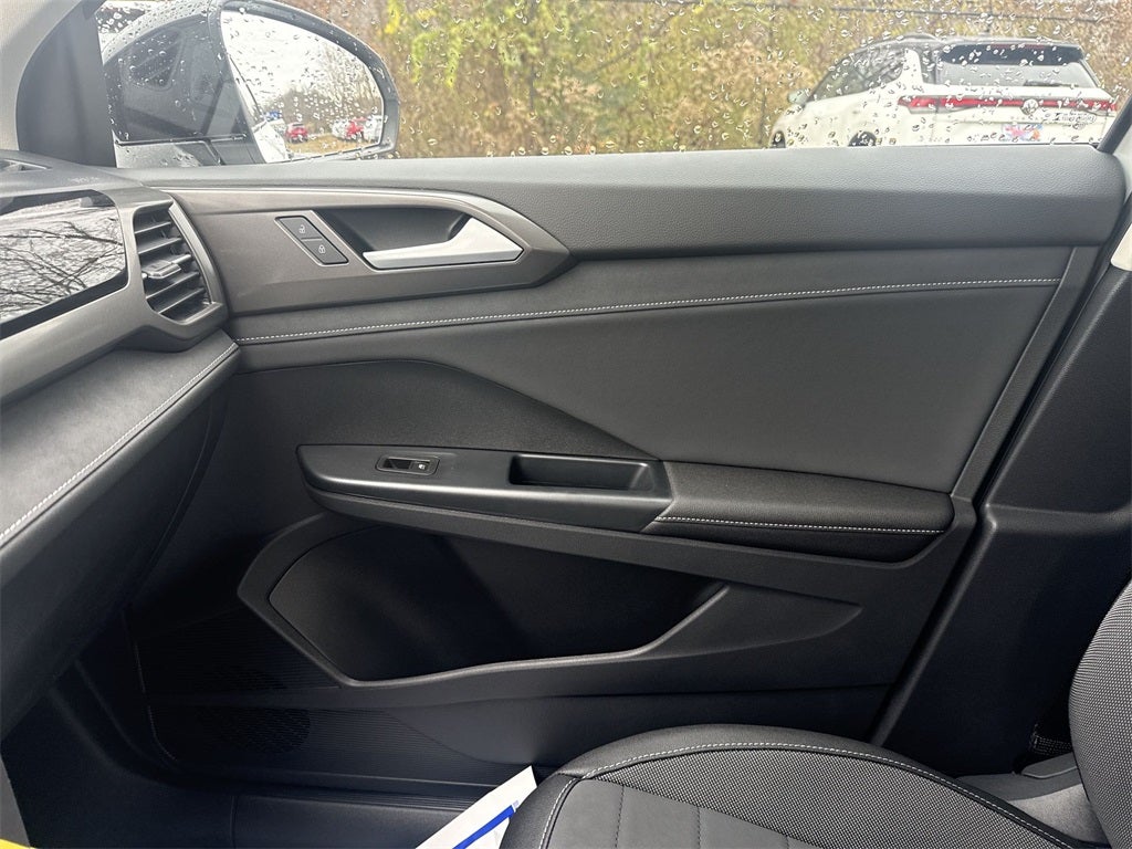 2026 Volkswagen Taos 1.5T SE Black