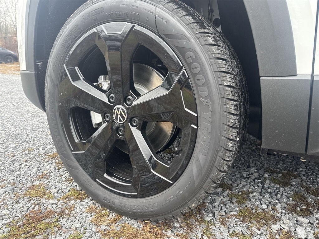 2026 Volkswagen Taos 1.5T SE Black