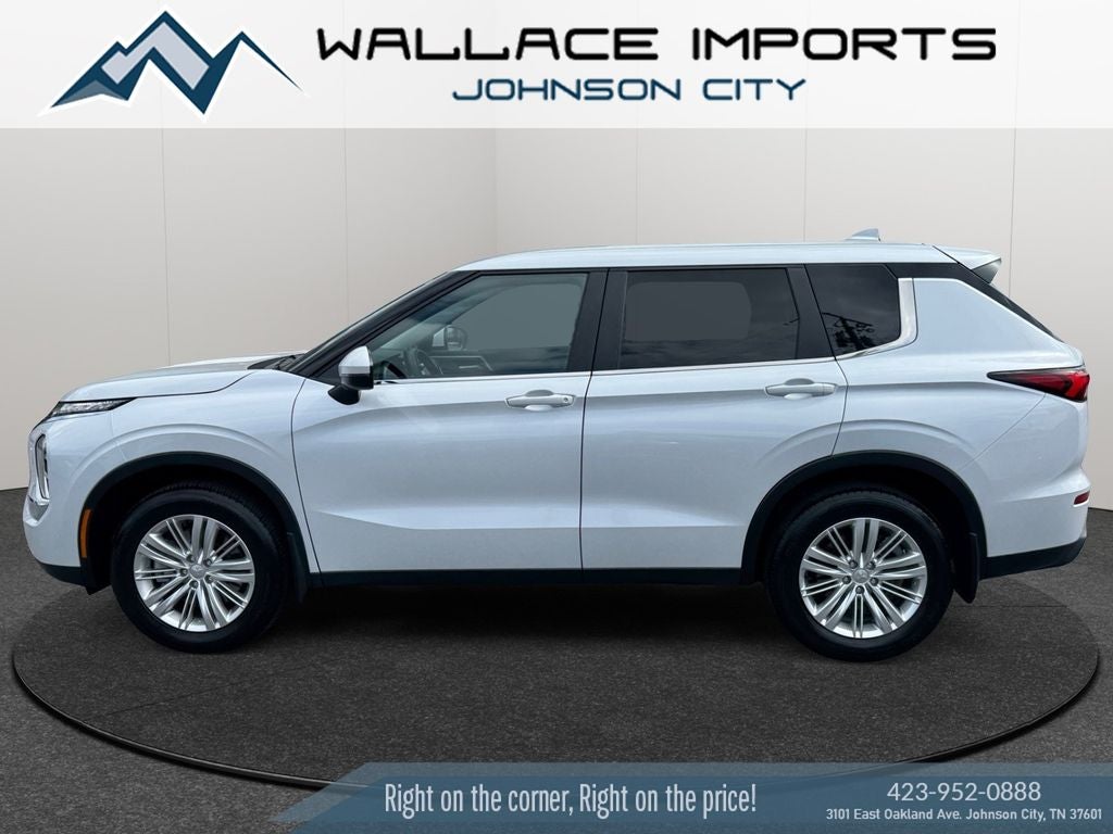 2024 Mitsubishi Outlander ES S-AWC's photo