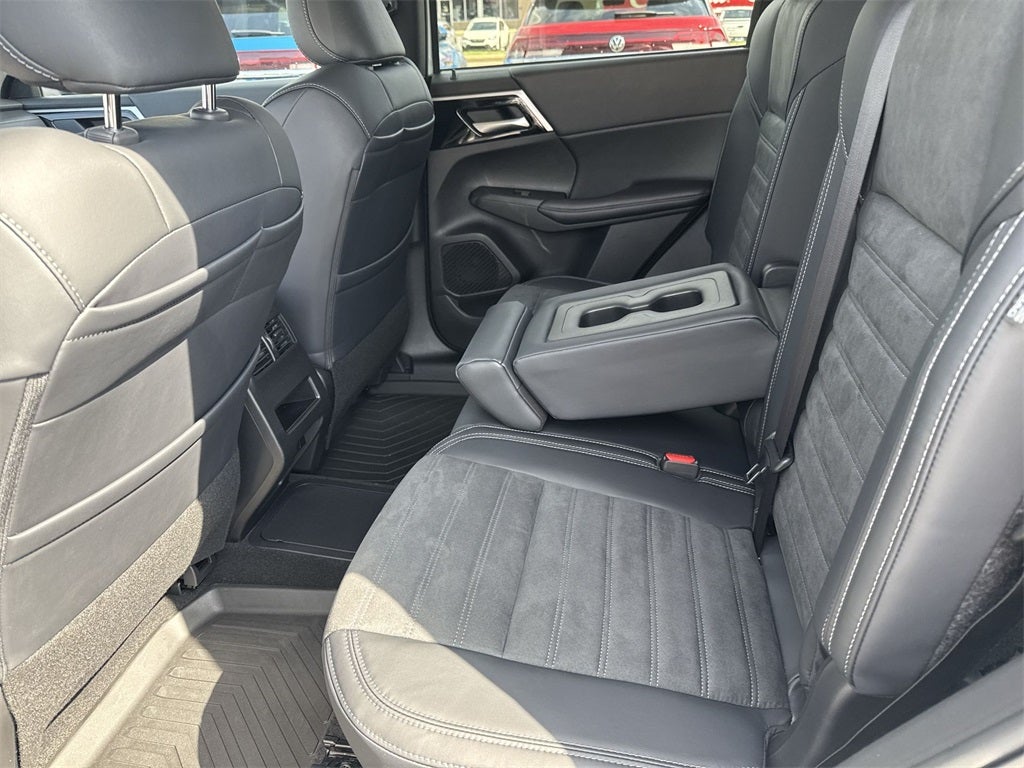 2025 Mitsubishi Outlander PHEV SE